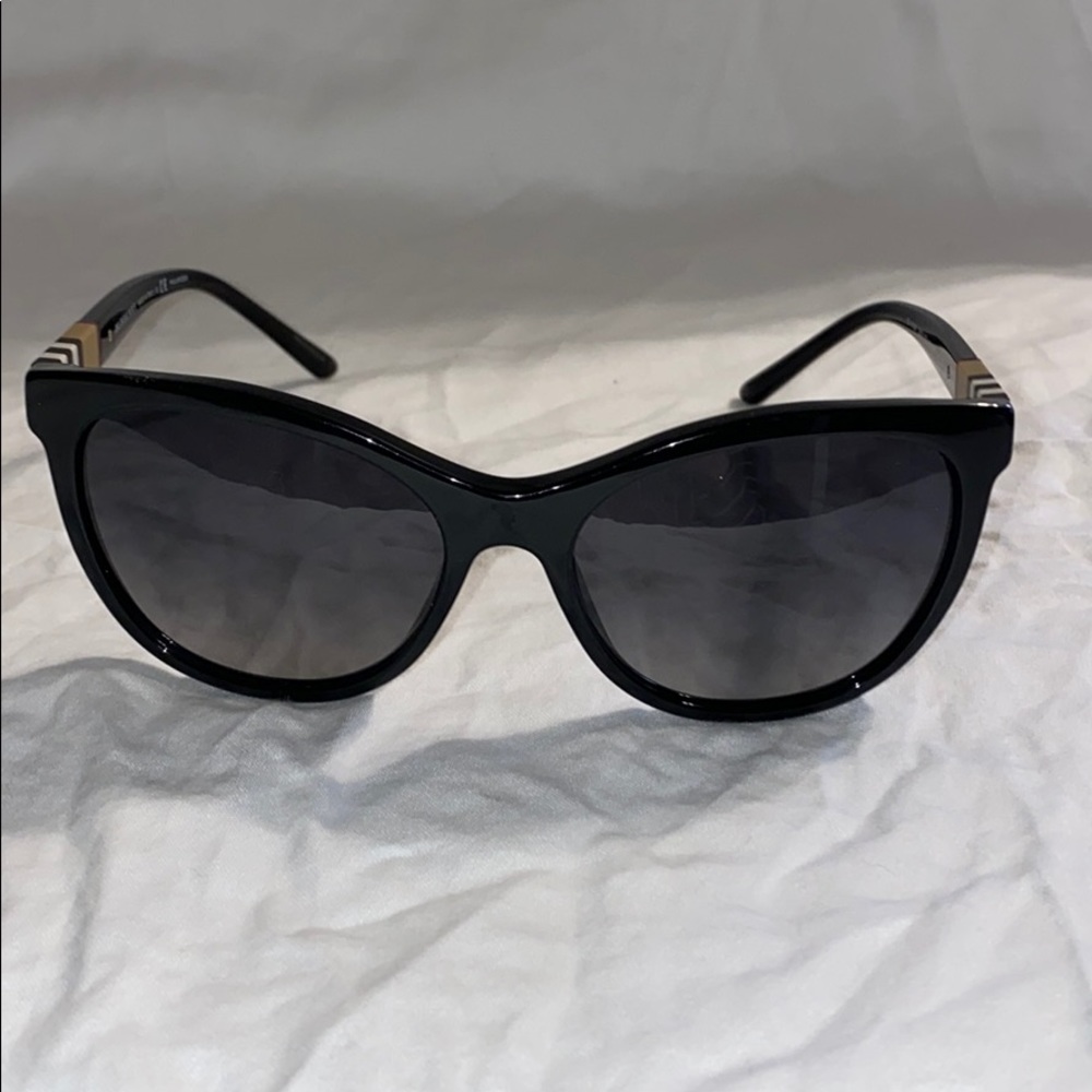 Burberry polarize sunglasses
